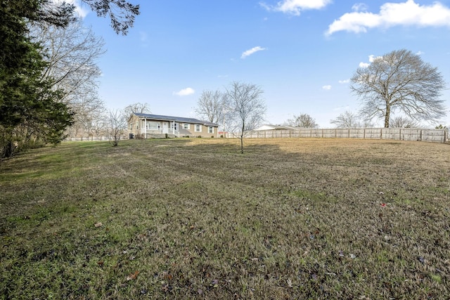 view of yard featuring a rural view