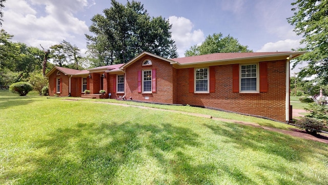 ranch-style home featuring a front lawn