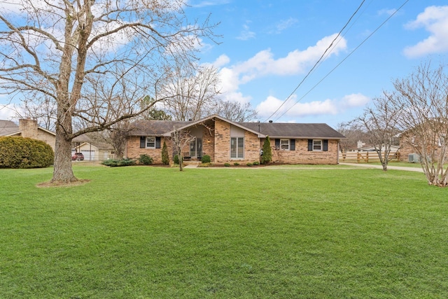 single story home featuring a front lawn