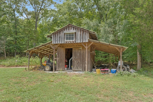 view of outdoor structure featuring a lawn