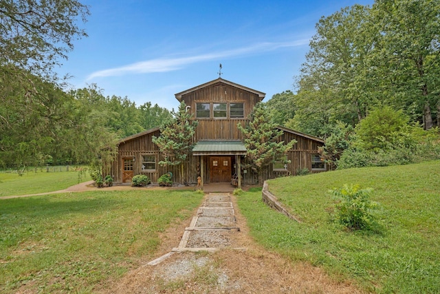 view of front of house featuring a front lawn