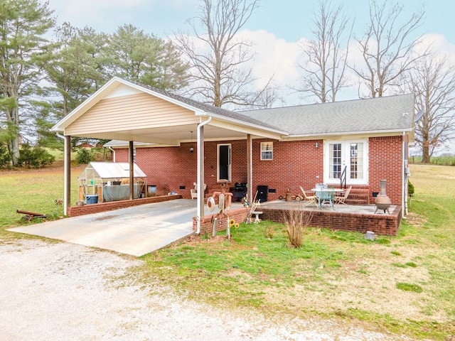 view of front of house with a front yard and a patio