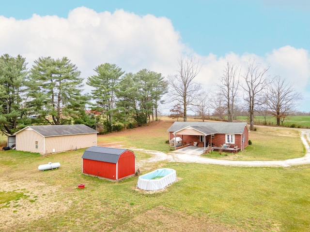 view of yard featuring a carport and a storage unit