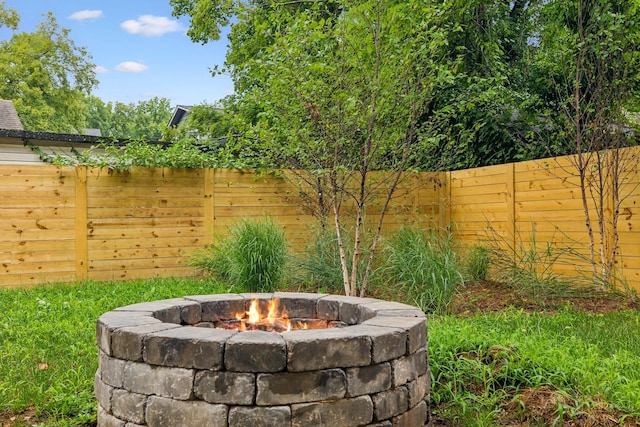 view of yard featuring a fire pit