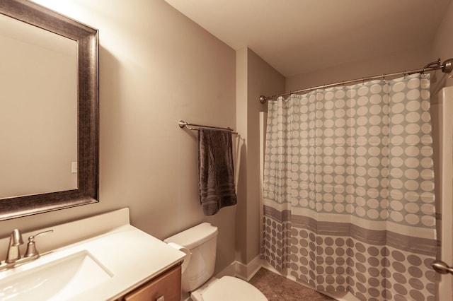 bathroom featuring vanity, a shower with shower curtain, and toilet