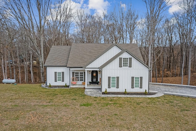 view of front of house with a front lawn