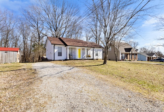 view of front of house featuring a front yard