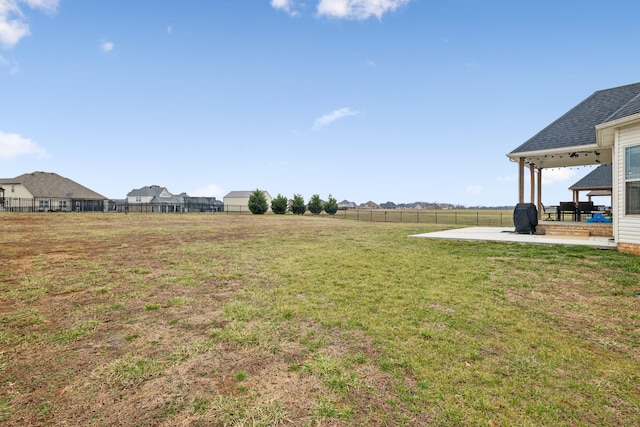 view of yard featuring a patio area