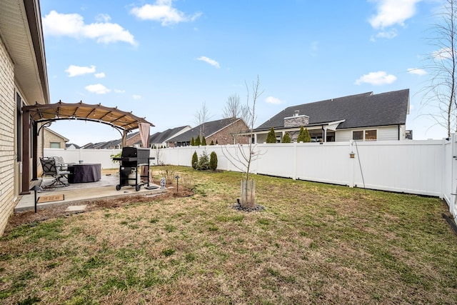 view of yard with a patio area and a pergola