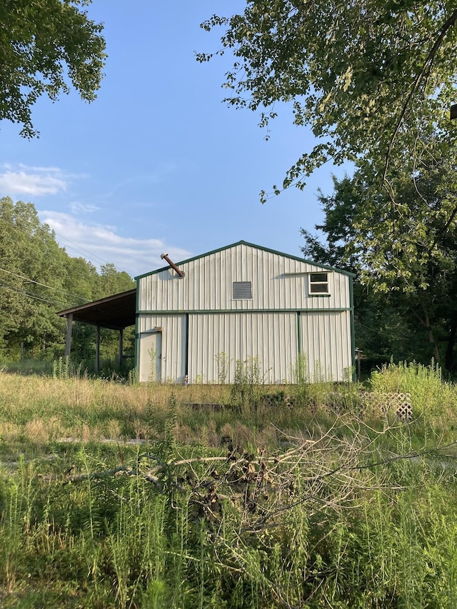 view of outdoor structure