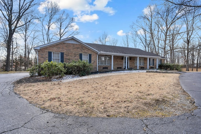 single story home with covered porch