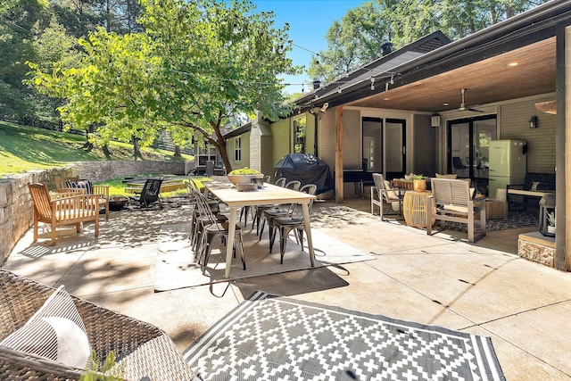 view of patio / terrace with an outdoor living space, area for grilling, and ceiling fan