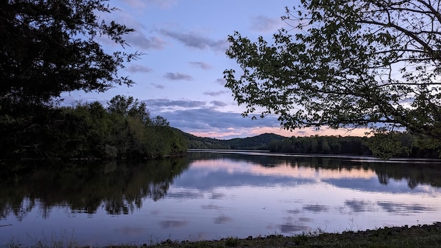 water view with a mountain view