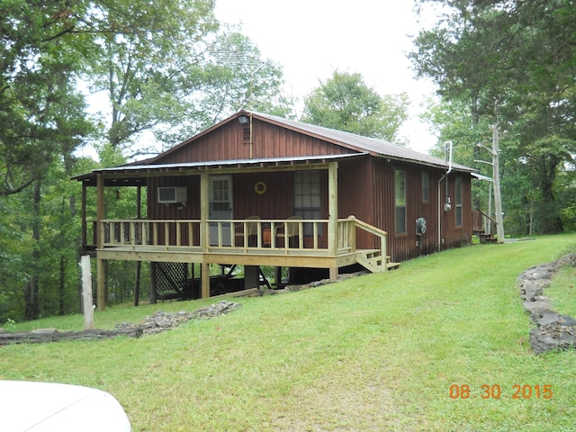 view of front facade with a front lawn