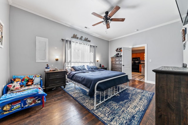 bedroom with a ceiling fan, baseboards, visible vents, hardwood / wood-style floors, and crown molding