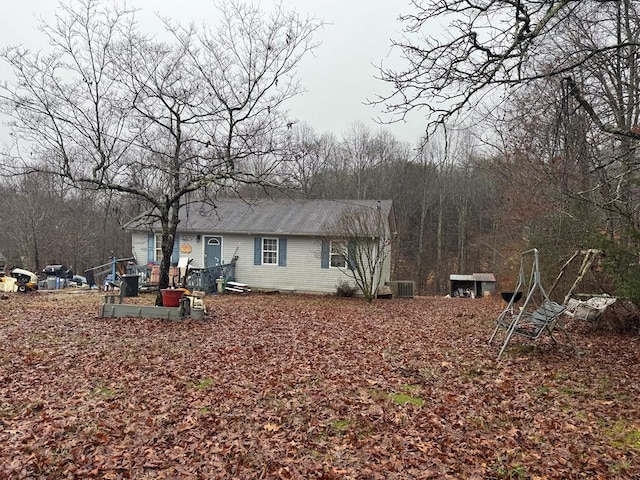 view of yard featuring central AC