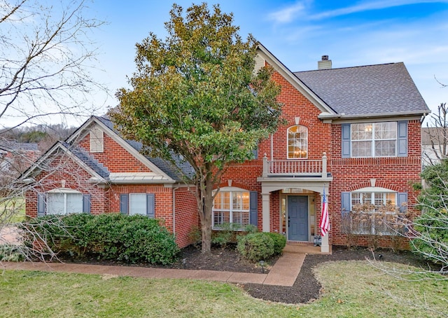 view of front of home featuring a front lawn