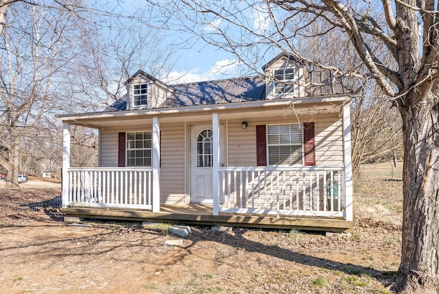 view of front of property featuring covered porch