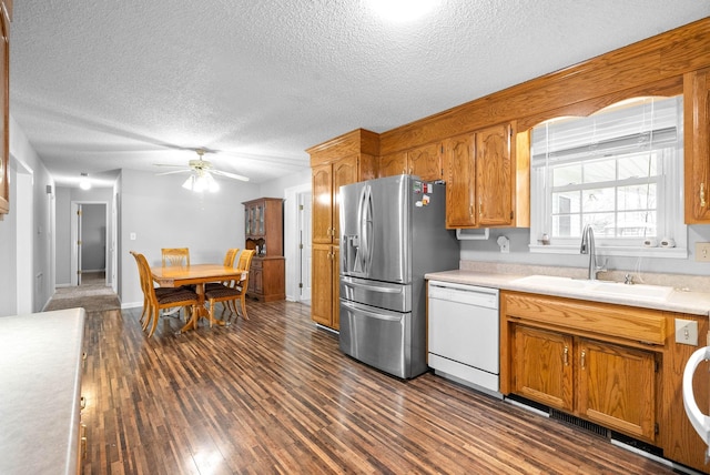 kitchen featuring sink, stainless steel fridge with ice dispenser, dark hardwood / wood-style floors, dishwasher, and ceiling fan