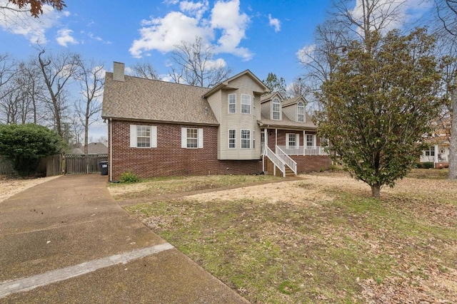 view of front of property with a front yard and covered porch