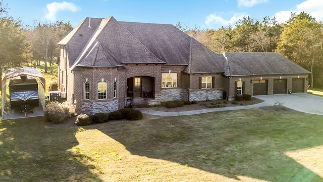 view of front facade with a garage and a front yard