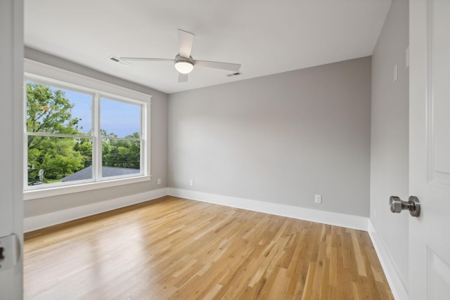 empty room featuring light hardwood / wood-style floors and ceiling fan