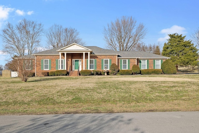 view of front facade with a front lawn