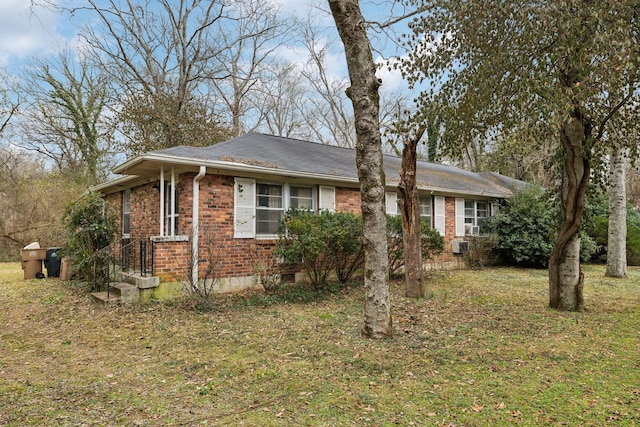 view of front of house featuring a front lawn