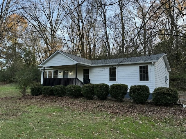 ranch-style home featuring a porch and a front yard