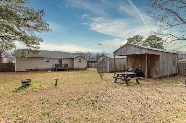 view of yard featuring a storage unit