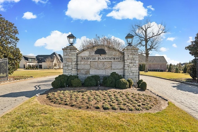 community sign featuring a lawn