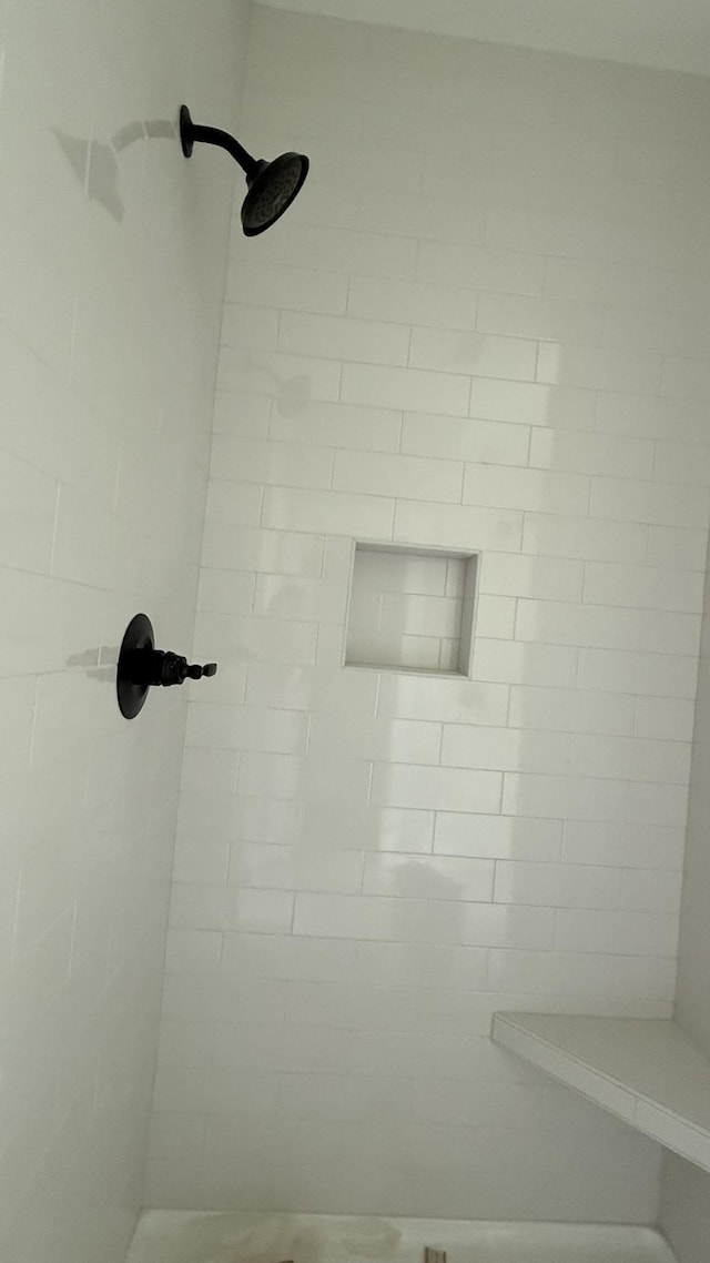 839 Stovers Gln, Murfreesboro, TN 37128 - bathroom view of a tile shower
