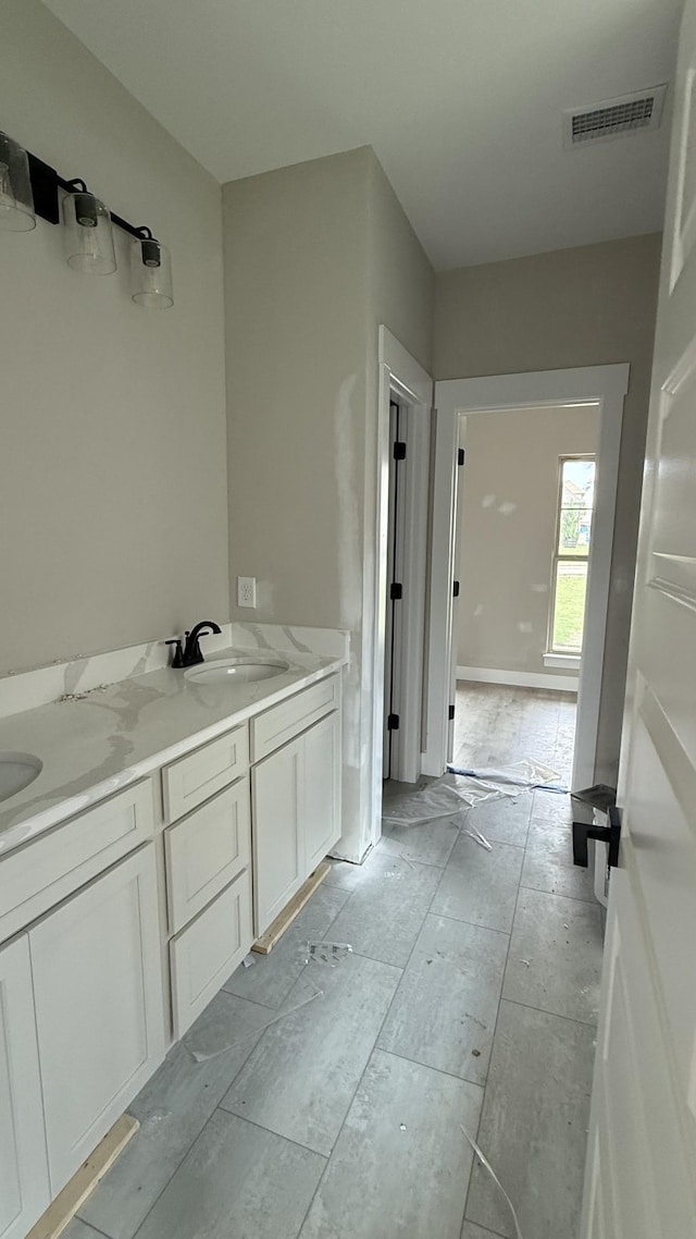 839 Stovers Gln, Murfreesboro, TN 37128 - bathroom featuring double vanity