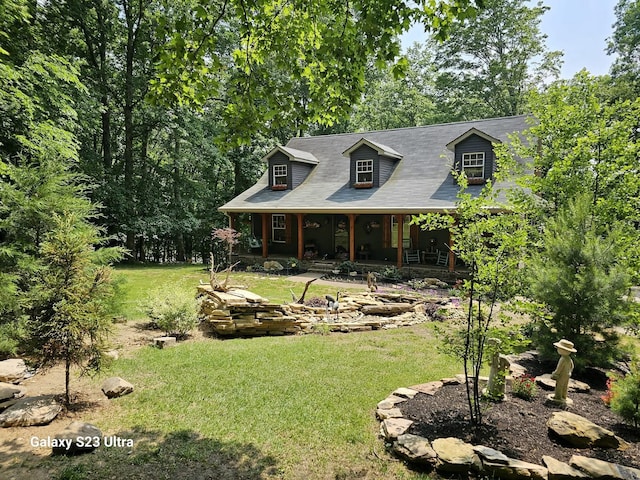 cape cod-style house featuring covered porch and a front lawn