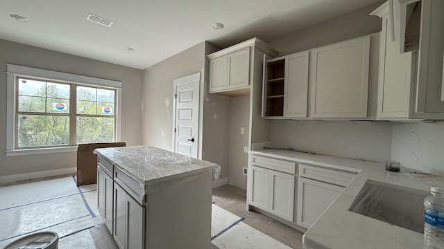 835 Stovers Gln, Murfreesboro, TN 37128 - kitchen featuring visible vents, recessed lighting, a center island, light stone countertops, and baseboards