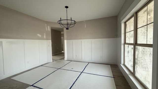 835 Stovers Gln, Murfreesboro, TN 37128 - unfurnished dining area featuring a wealth of natural light, a chandelier, a decorative wall, and wainscoting