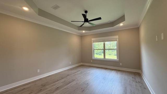 835 Stovers Gln, Murfreesboro, TN 37128 - unfurnished room featuring a tray ceiling, wood finished floors, recessed lighting, ceiling fan, and crown molding