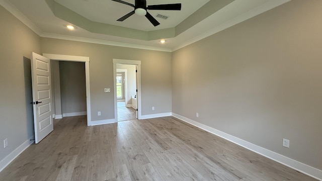 835 Stovers Gln, Murfreesboro, TN 37128 - unfurnished bedroom featuring crown molding, wood finished floors, a tray ceiling, recessed lighting, and ceiling fan
