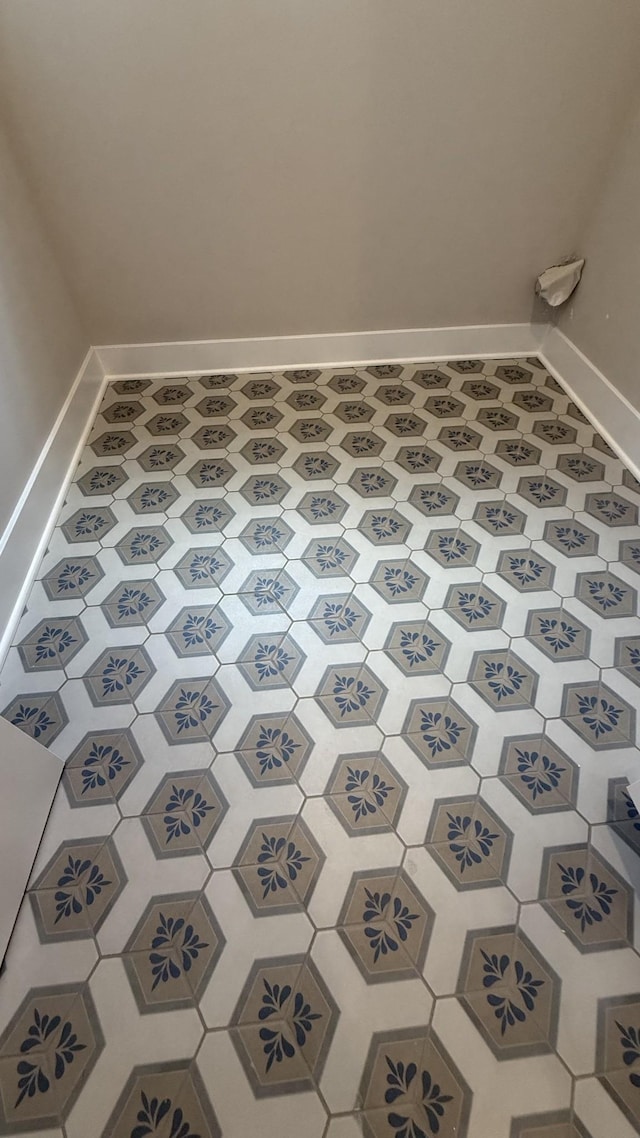 835 Stovers Gln, Murfreesboro, TN 37128 - bathroom view of baseboards