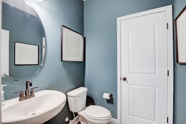 bathroom featuring toilet and sink