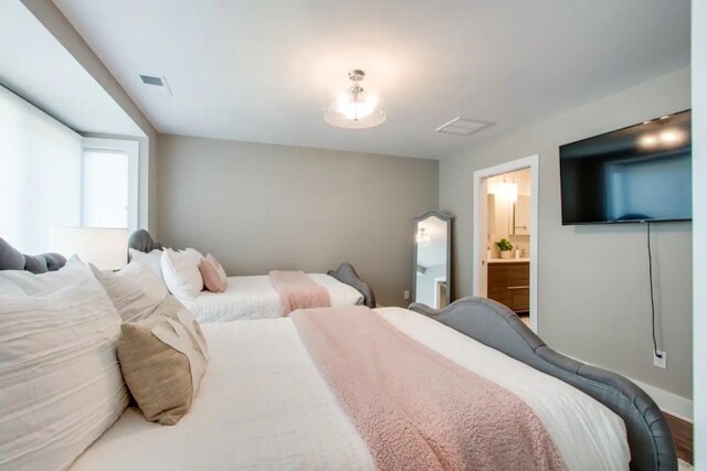 2122 9th Ave N, Nashville, TN 37208 - bedroom featuring ensuite bath