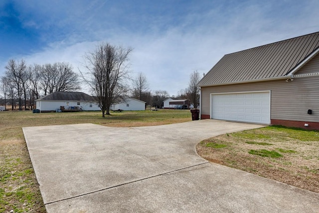 view of yard featuring a garage