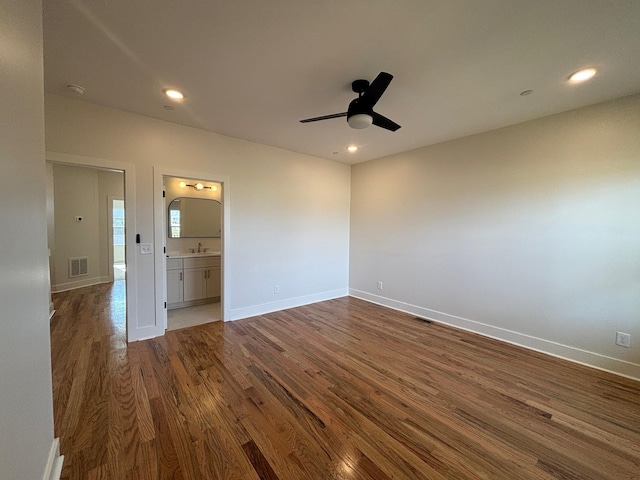 spare room featuring sink, dark wood-type flooring, and ceiling fan