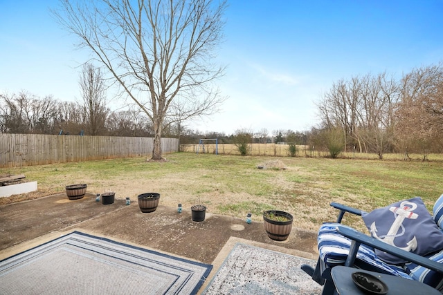 view of yard featuring a patio area