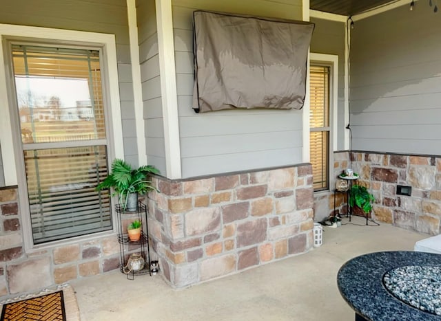 details featuring covered porch