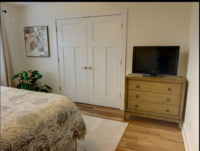 bedroom featuring light hardwood / wood-style floors and a closet