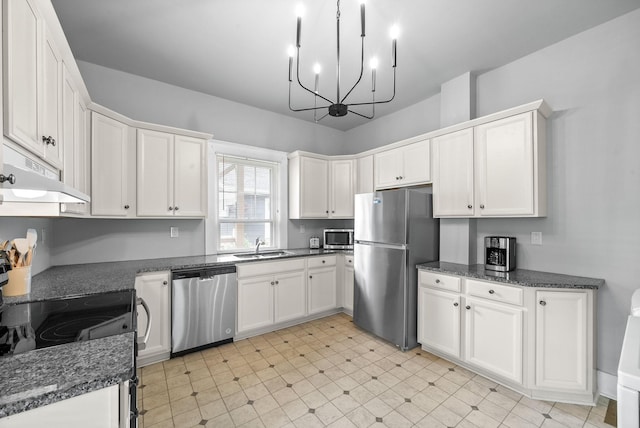 440 N 2nd St, Clarksville, TN 37040 - kitchen featuring stainless steel appliances, under cabinet range hood, a sink, a chandelier, and white cabinetry