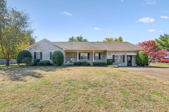 ranch-style home featuring a front yard