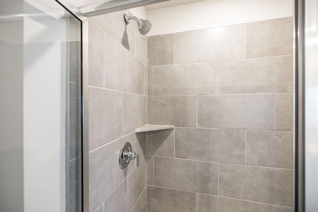 interior details with a tile shower