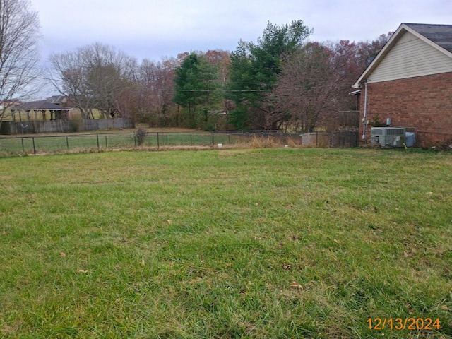 view of yard with cooling unit